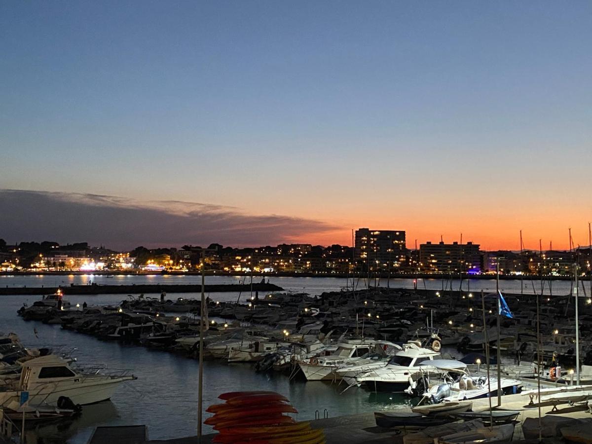 Precioso Apartamento En Primera Linea De Mar L' Escala Exteriör bild